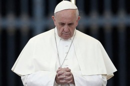 El Papa instó a la comunidad internacional a «hacer todos los esfuerzos» para erradicar el ébola