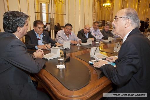 Capitanich y Tomada se reunieron con petroleros para destrabar el paro anunciado para el jueves