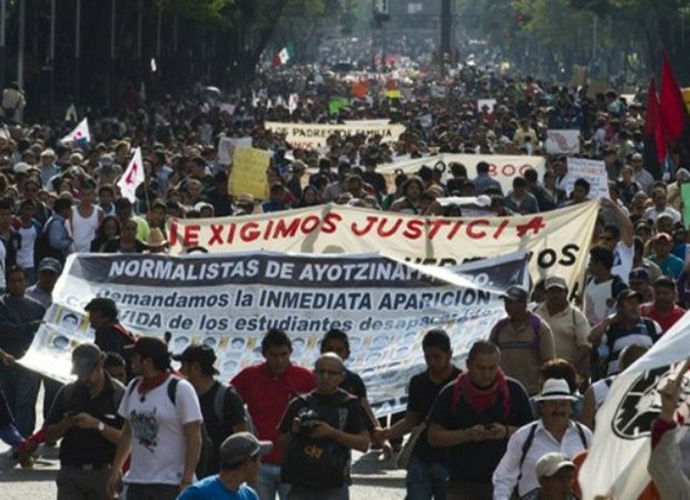 A dos meses de la desaparición de los estudiantes en México habrá una movilización en Obelisco