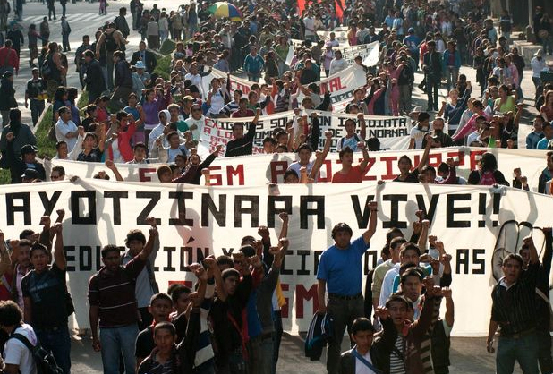 Marcha por el alumno de Ayotzinapa identificado por los estudios forenses