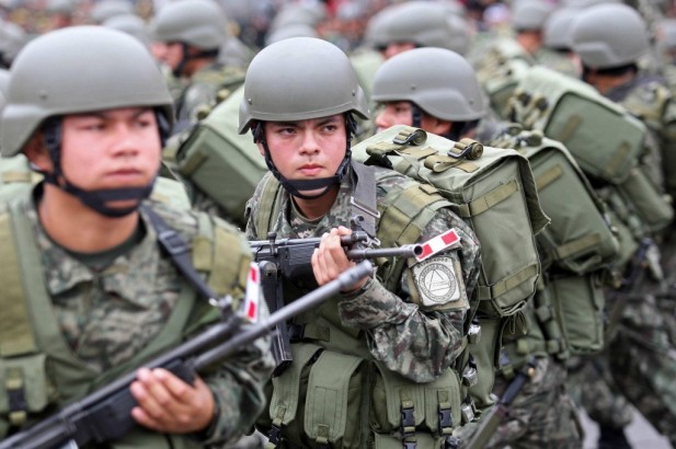 Prorrogan la intervención de las fuerzas armadas en tres regiones de Perú para evitar disturbios