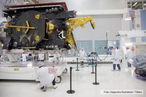 Comenzó el embalaje del satélite Arsat-2, que será trasladado a Guayana la próxima semana