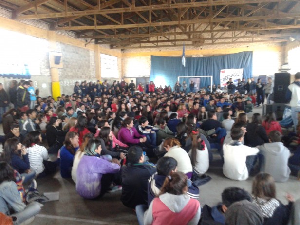 Olavarría: más de 800 alumnos participaron del «Encuentro de estudiantes secundarios»