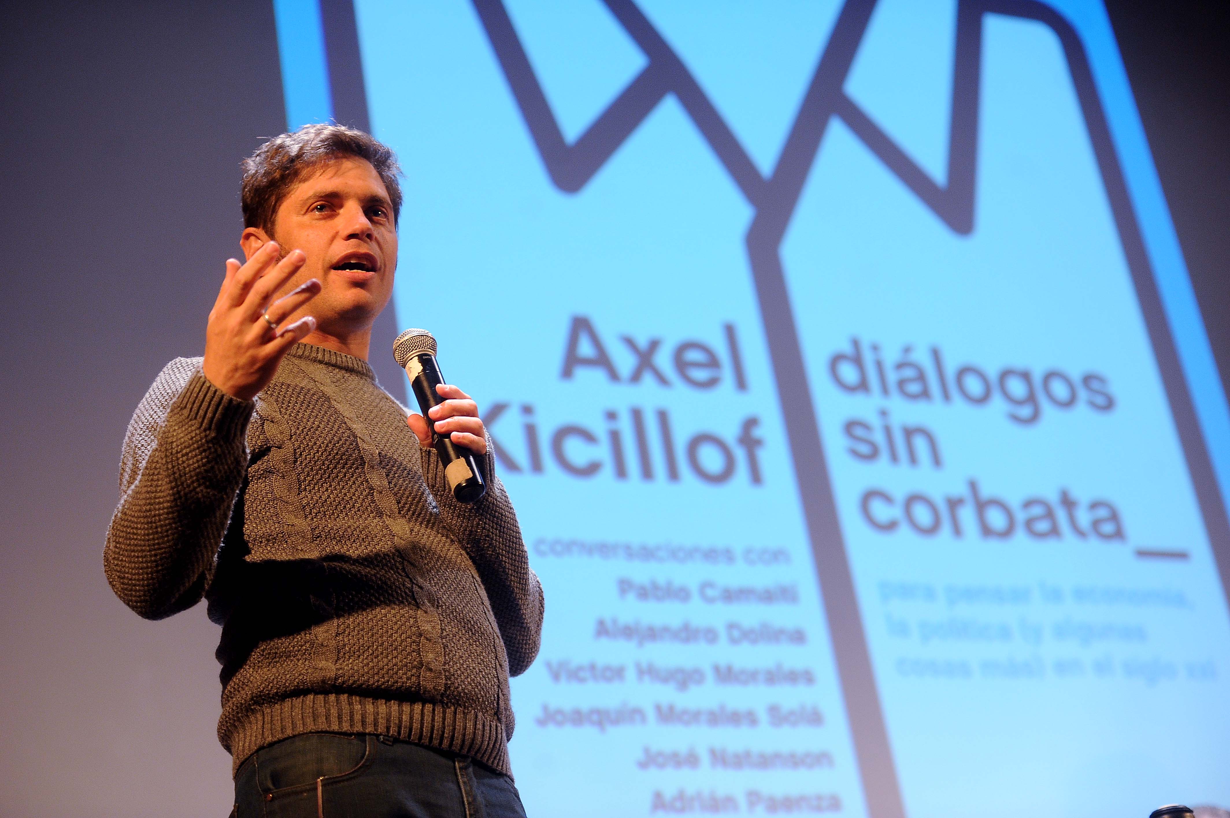 Kicillof presentó en la Biblioteca Nacional «Diálogos sin corbata»