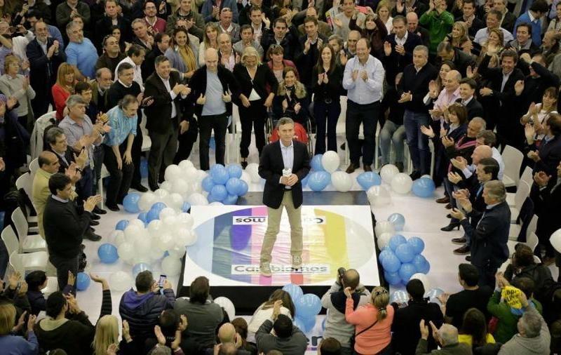 Macri relanzó su campaña con un acto en Ferro