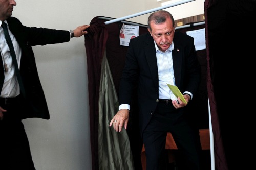 En las segundas parlamentarias del año, el partido de Erdogan recuperó la mayoría absoluta