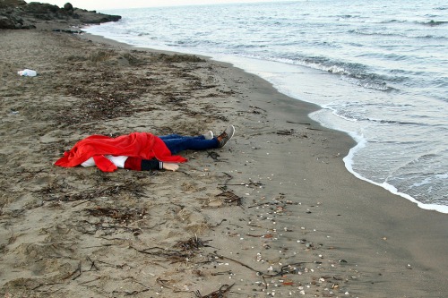 Nueva tragedia en el mar deja 14 refugiados muertos al hundirse una barca
