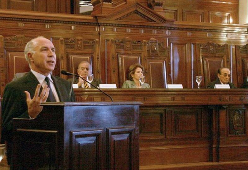 Con un DNU, Macri transfirió las escuchas telefónicas a la Corte Suprema