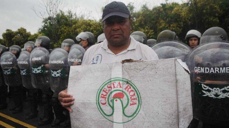 Gendarmería reprimió a los trabajadores de Cresta Roja