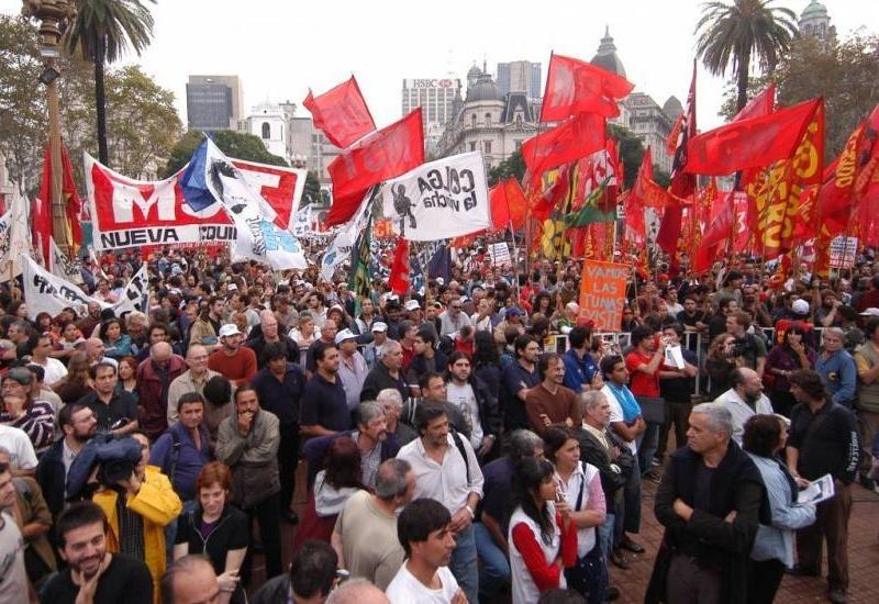 Organizaciones políticas y sindicales de izquierda se movilizan a Plaza de Mayo