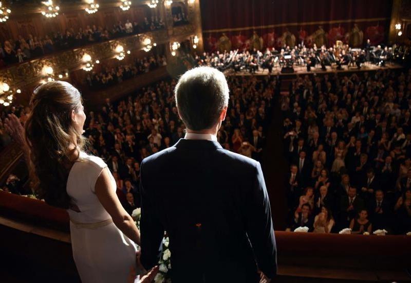 Macri participó de una gala en su honor en el Teatro Colón
