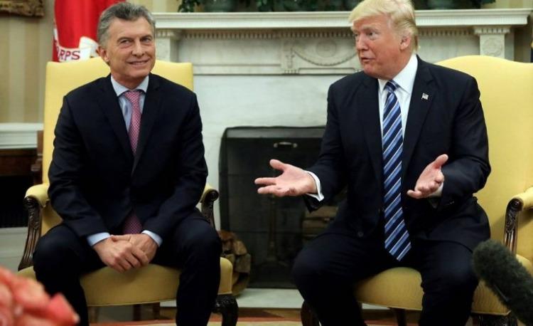 Mientras Carrió lo comparaba con Hitler, Trump elogió las políticas de Macri