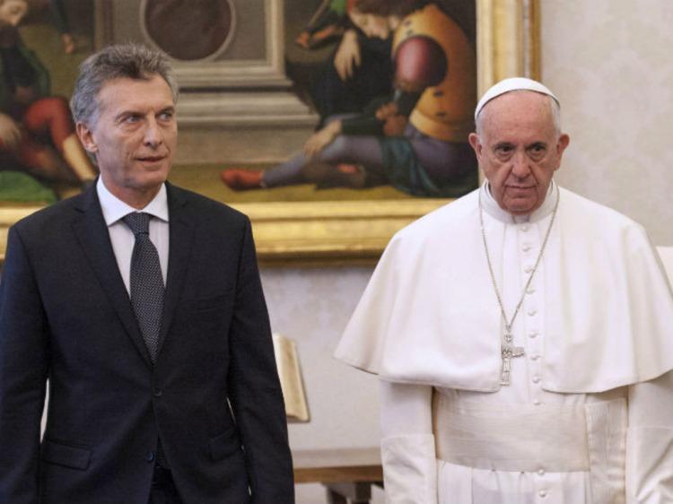 Mientras Macri negocia la vuelta al FMI, el Papa destrozó los procesos de endeudamiento y ajuste