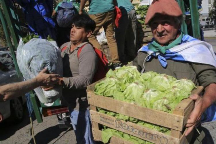 Agricultores preparan un verdurazo frente a la Rural para visibilizar la crisis que atraviesa el sector