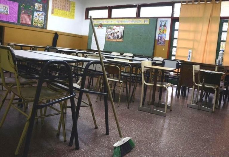 Hay casi 800 escuelas cerradas en la Provincia por problemas edilicios