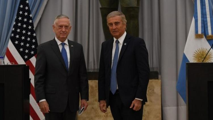 Aguad se reunió con el secretario de Defensa estadounidense para «estrechar la colaboración militar»