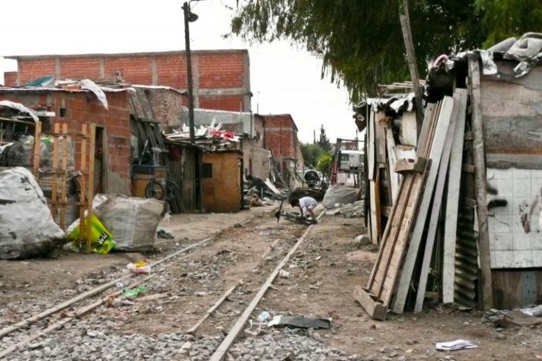 Según datos del INDEC, hay casi cuatro millones de pobres en el Conurbano