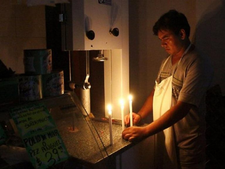 Unas 20.000 personas continúan sin luz en el área metropolitana