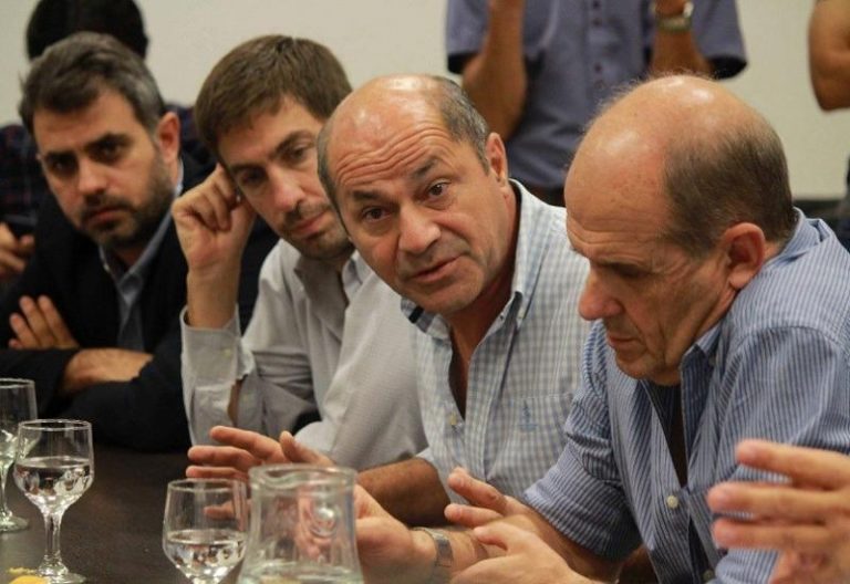 El kirchnerismo de Ensenada recibió a Macri y a Vidal con críticas por la falta de obras