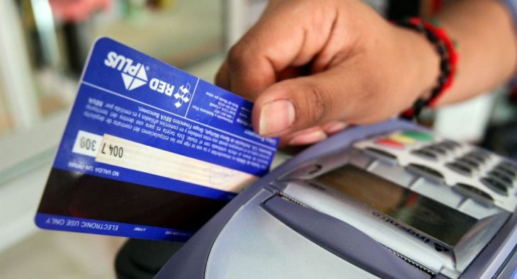 Consumidores no llegan a fin de mes y crece el endeudamiento con tarjetas de crédito