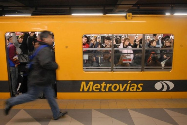 Denuncian a Metrovías por presentar presuntos análisis falsos sobre la ausencia de asbesto