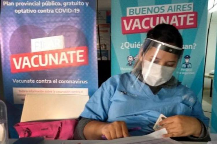 Más de tres de cada 10 argentinos están vacunados y la campaña sigue