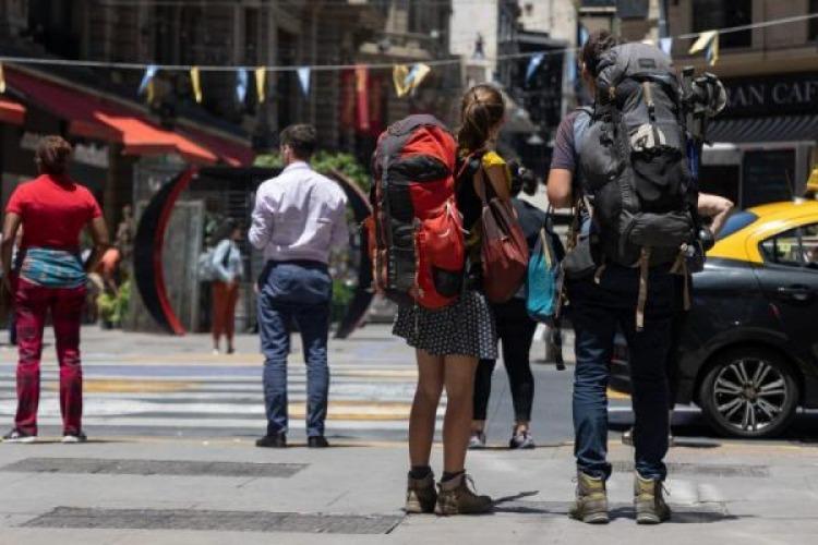 En 2022 Argentina recibió 3.9 millones de turistas extranjeros y percibió ingresos de 3.400 millones de dólares