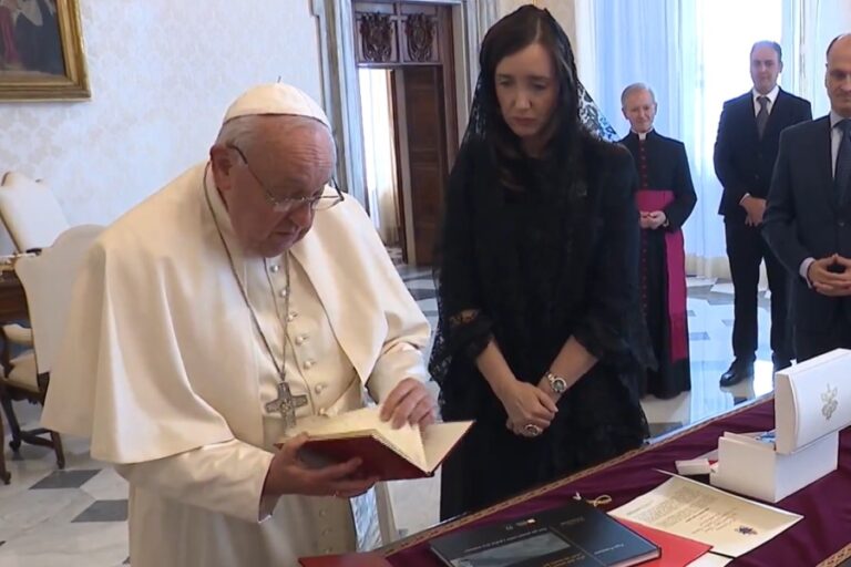 El papa Francisco recibió a Victoria Villarruel en el Vaticano