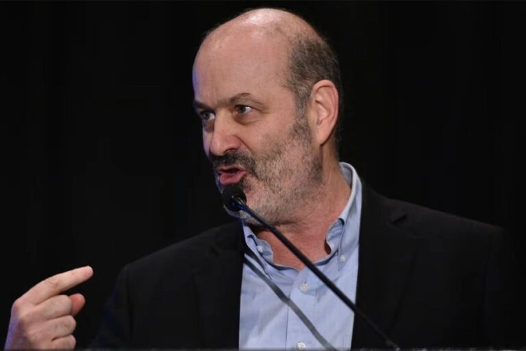 Federico Sturzenegger le bajó el tono al anuncio presidencial de eliminar 90% de los impuestos