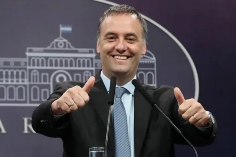 Manuel Adorni: «El PRO es un Nokia 1100 y nosotros un iPhone 16 PRO, quedó obsoleto»