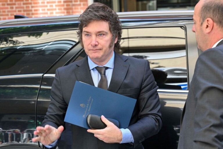 Javier Milei fue declarado persona no grata en Bariloche