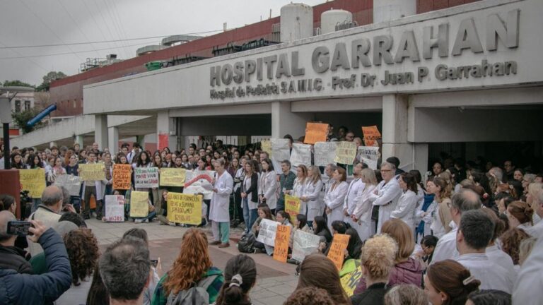 El Gobierno anunció un aumento para los médicos residentes del Hospital Garrahan, pero todavía no hay acuerdo formal