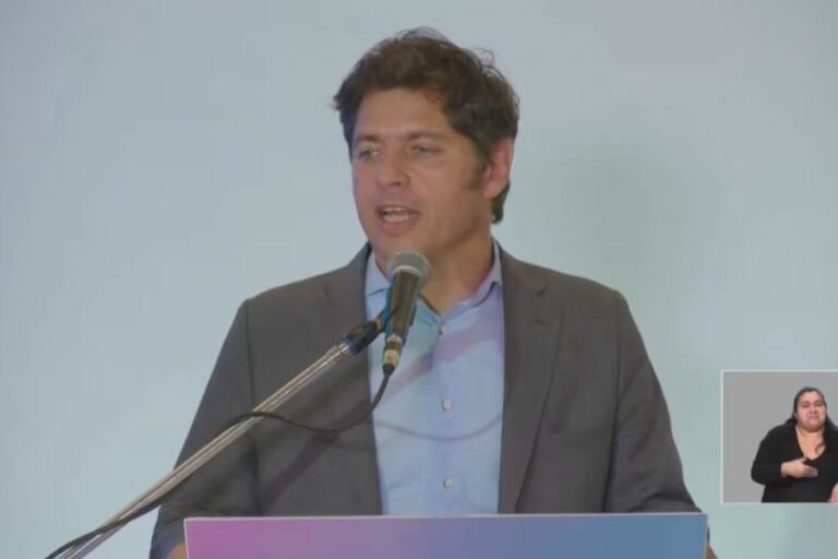 Kicillof apuntó contra Milei: «El que grita es porque no tiene razón»