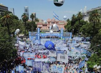La CGT marcha a Plaza de Mayo: masivo rechazo al ajuste de Milei y la reforma laboral La CGT marcha a Plaza de Mayo en la antesala del Dïa del Trabajador
