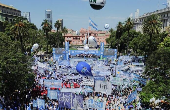La CGT marcha a Plaza de Mayo en la antesala del Dïa del Trabajador