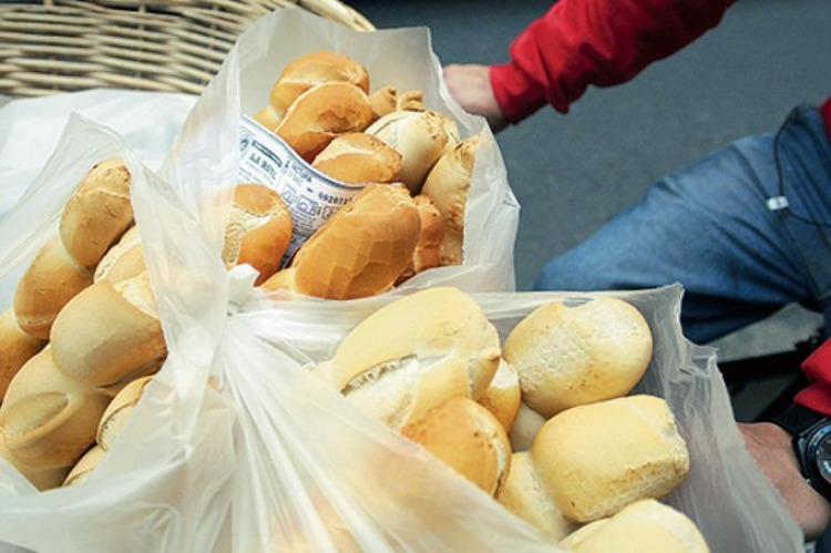 El kilo de pan queda garantizado en 65 pesos para la tarjeta alimentaria
