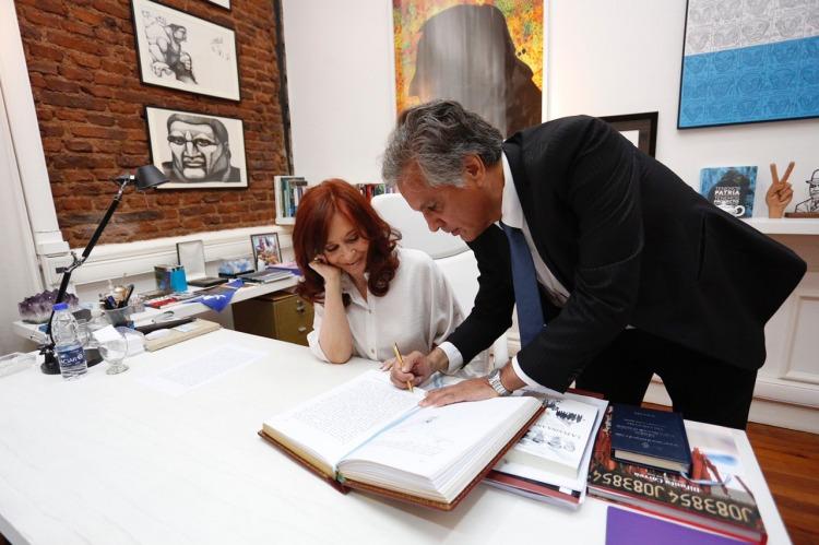 Oficial: Cristina volvió y será Presidenta durante cuatro días