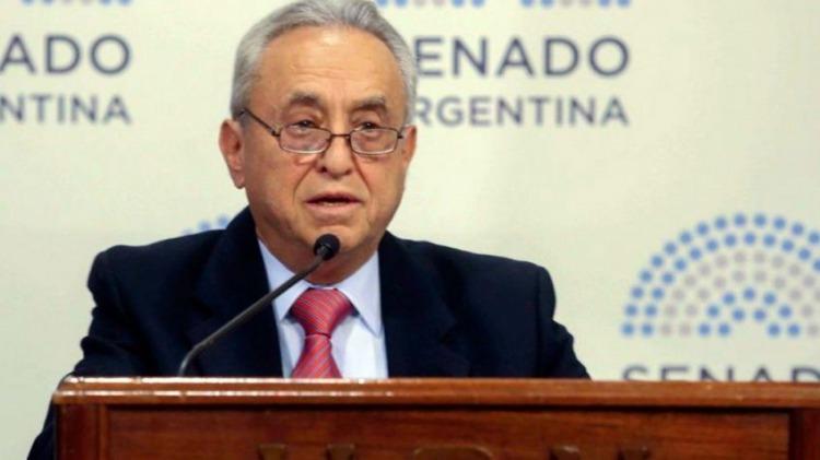 Uno de los expertos que asesora al presidente apuntó contra “los militantes anti-cuarentena”