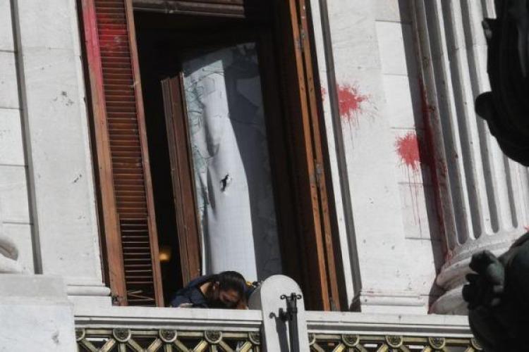 Identifican a ocho personas por los destrozos en el despacho de Cristina Kirchner