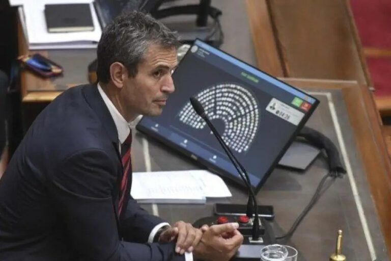 Martín Menem,  molesto con el tratamiento de la Ley Bases: «No me siento cómodo con que todavía esté en el Senado el paquete»